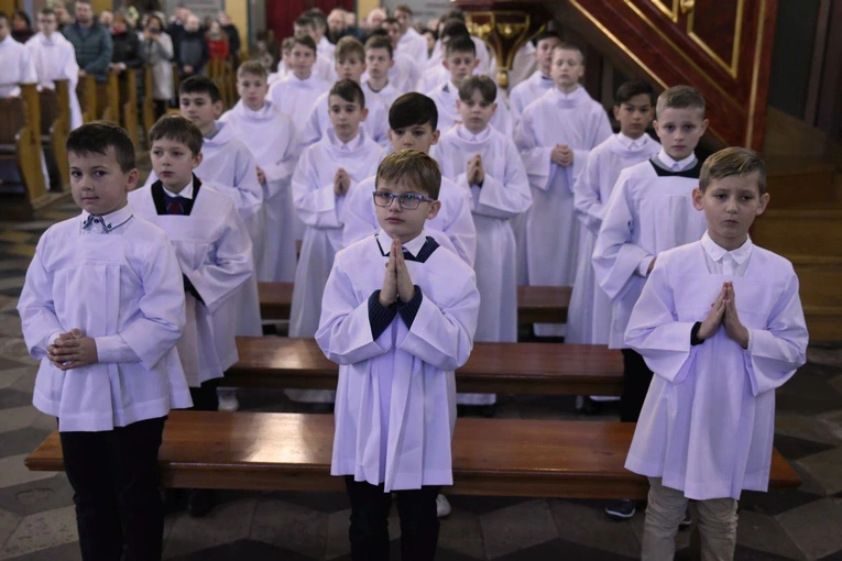 Lektorzy i ministranci w Nawojowej