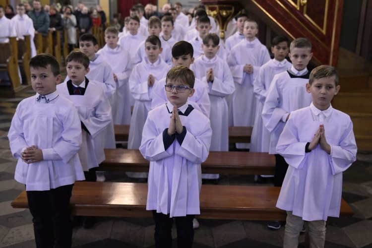 Lektorzy i ministranci w Nawojowej
