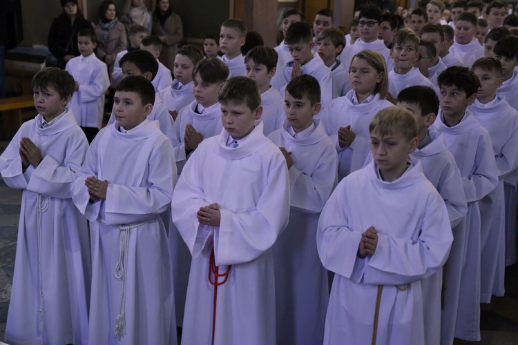 Lektorzy i ministranci w Nawojowej