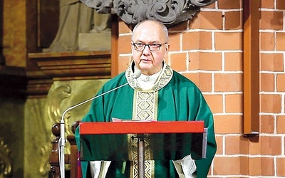 Ks. Robert Kristman publicznie zabrał głos ws. decyzji rajców.