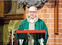 Ks. Robert Kristman publicznie zabrał głos ws. decyzji rajców.
