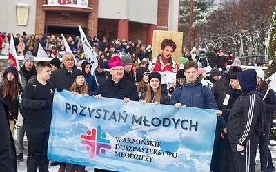 ▲	Uczestnicy spotkania przeszli w pochodzie ulicami Mrągowa.
