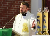 ▲	– Każdy z nas otrzymuje łaskę miłosierdzia, by się nią dzielić – przekonywał o. Dariusz Piórkowski SJ.