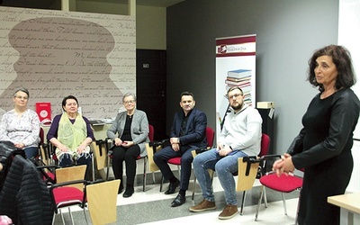 ▲	Uczestnicy wspomnieniowego spotkania poświęconego pamięci pierwszego proboszcza parafii pw. MBNP w Tarnobrzegu.