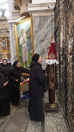 Pielgrzymka sióstr marianek do bardzkiego sanktuarium