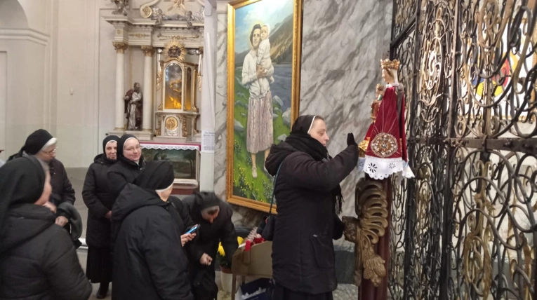 Pielgrzymka sióstr marianek do bardzkiego sanktuarium