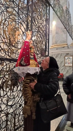 Pielgrzymka sióstr marianek do bardzkiego sanktuarium