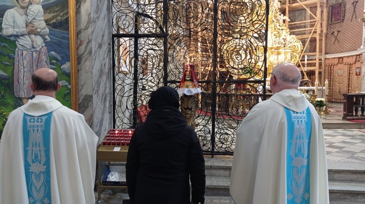 Pielgrzymka sióstr marianek do bardzkiego sanktuarium