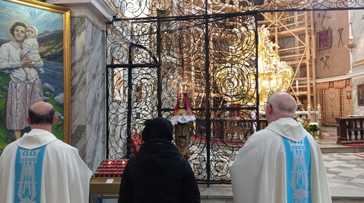 Pielgrzymka sióstr marianek do bardzkiego sanktuarium