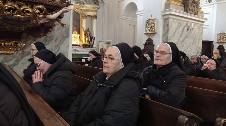 Pielgrzymka sióstr marianek do bardzkiego sanktuarium