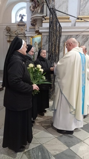 Pielgrzymka sióstr marianek do bardzkiego sanktuarium