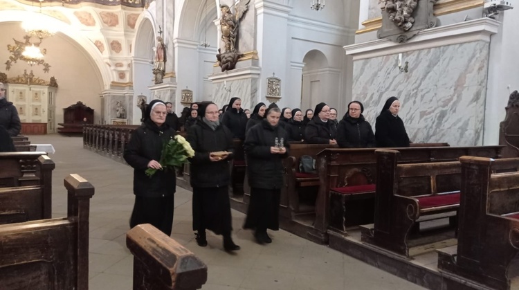 Pielgrzymka sióstr marianek do bardzkiego sanktuarium