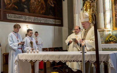 - W każdej godzinie trwania na straży przy Sercu Jezusa chcemy wypraszać miłosierdzie dla tych naszych braci i sióstr, którzy się zagubili - mówił bp Wiesław Szlachetka.