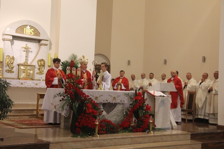 Tarnów. Poświęcenie organów w kościele Matki Bożej Szkaplerznej