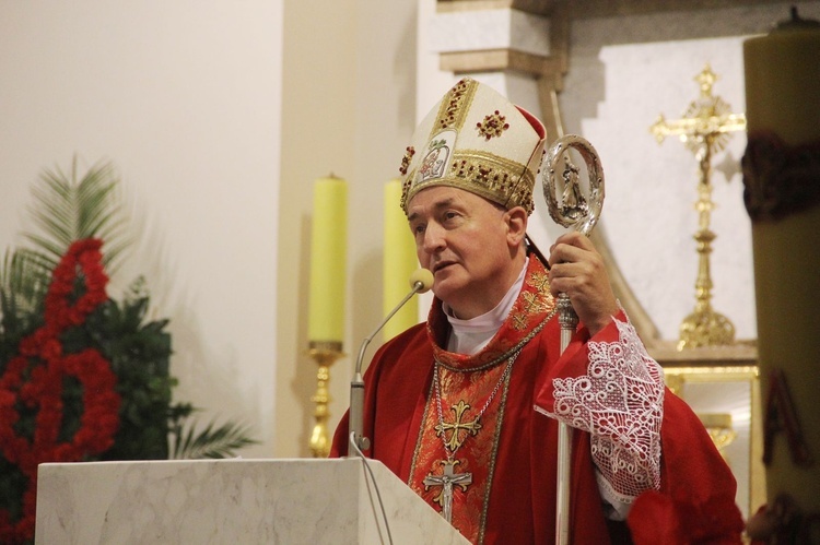 Tarnów. Poświęcenie organów w kościele Matki Bożej Szkaplerznej