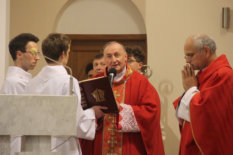 Tarnów. Poświęcenie organów w kościele Matki Bożej Szkaplerznej