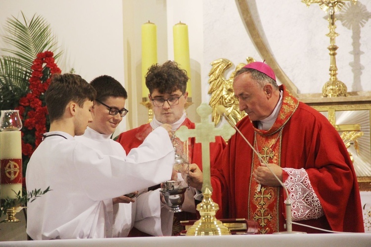 Tarnów. Poświęcenie organów w kościele Matki Bożej Szkaplerznej