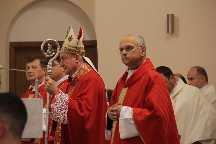 Tarnów. Poświęcenie organów w kościele Matki Bożej Szkaplerznej