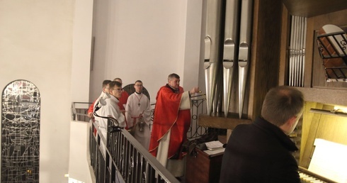 Legnica. Na końcu są organy