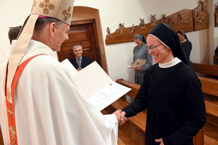 Błogosławieństwo 6 sióstr na nadzwyczajnych szafarzy Komunii św.