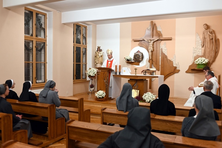 Błogosławieństwo 6 sióstr na nadzwyczajnych szafarzy Komunii św.