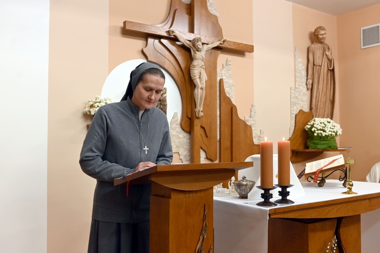 Błogosławieństwo 6 sióstr na nadzwyczajnych szafarzy Komunii św.