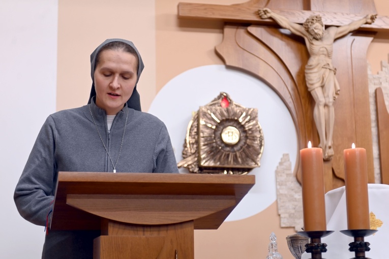Błogosławieństwo 6 sióstr na nadzwyczajnych szafarzy Komunii św.