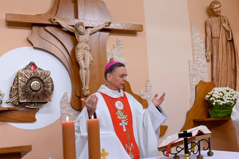 Błogosławieństwo 6 sióstr na nadzwyczajnych szafarzy Komunii św.
