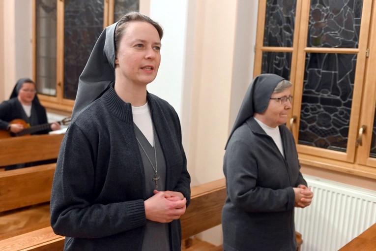 Błogosławieństwo 6 sióstr na nadzwyczajnych szafarzy Komunii św.