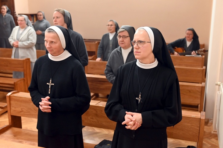 Błogosławieństwo 6 sióstr na nadzwyczajnych szafarzy Komunii św.