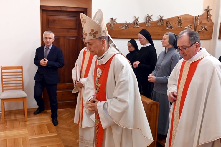 Błogosławieństwo 6 sióstr na nadzwyczajnych szafarzy Komunii św.