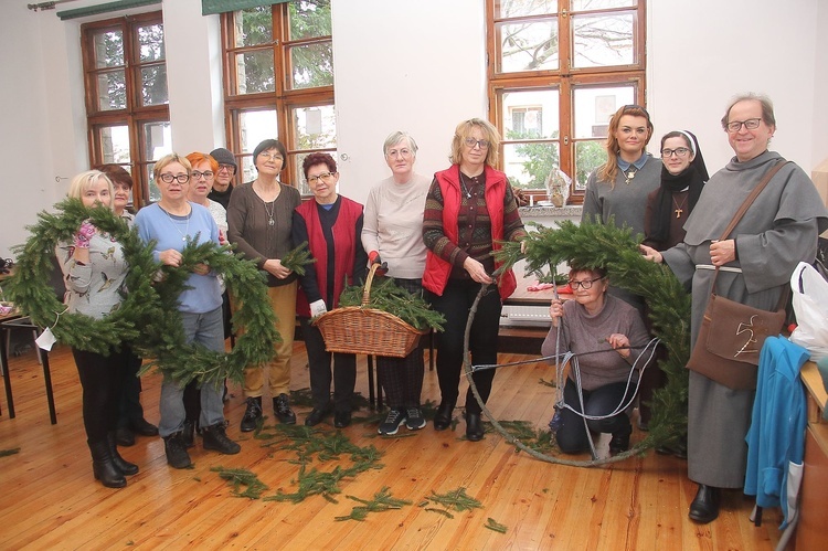 Wicie wieńców adwentowych w Darłowie