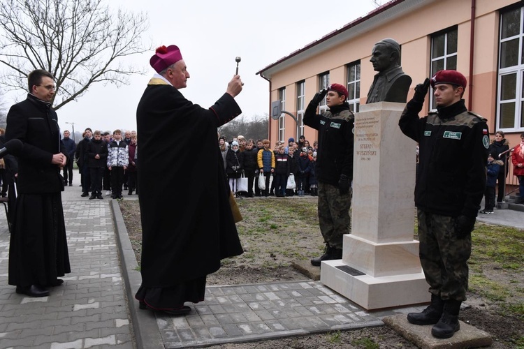 Parron szkoły w Brzozowej