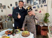 Samotnej staruszce tort na 101. urodziny zrobili... karabinierzy