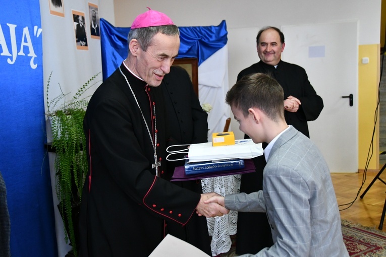 Dobrociesz. Święci w oczach poetów