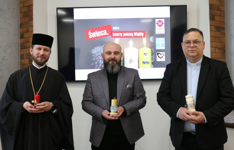 Do wsparcia potrzebujących zachęcają (od lewej): ks. Paweł Sidoruk, ks. Damian Drabikowski i ks. Wojciech Rudkowski.