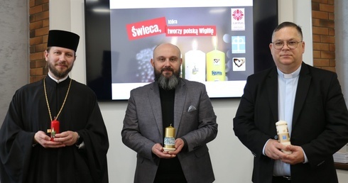 Do wsparcia potrzebujących zachęcają (od lewej): ks. Paweł Sidoruk, ks. Damian Drabikowski i ks. Wojciech Rudkowski.