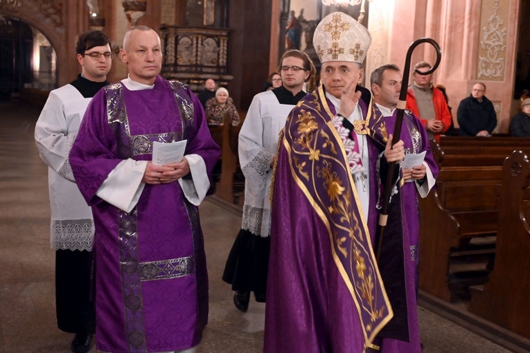 Świdnica. Pierwsze nieszpory Adwentu w katedrze