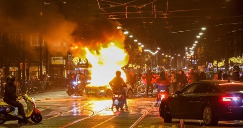 Zamieszki i starcia z policją w Belgii i Holandii po meczu Maroko-Belgia