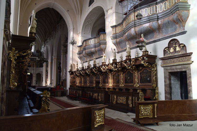 Stalle w historycznym opactwie żagańskim