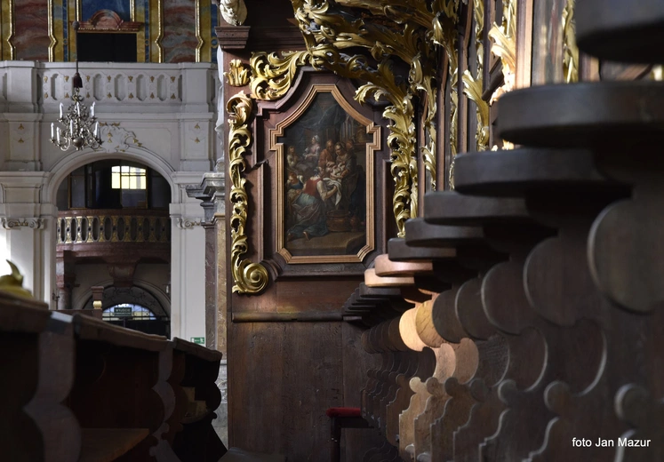 Stalle w historycznym opactwie żagańskim