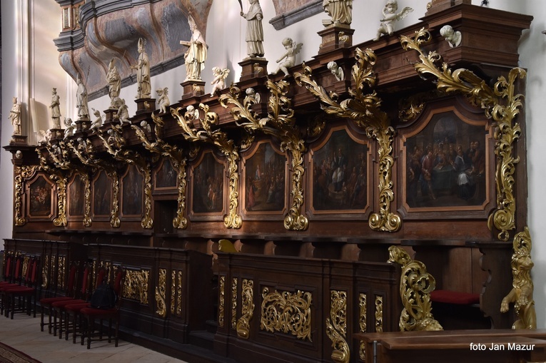 Stalle w historycznym opactwie żagańskim