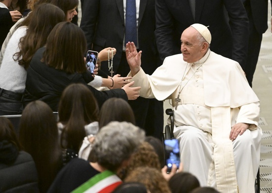 Papież do włoskiej młodzieży: bądźcie „poetami pokoju”