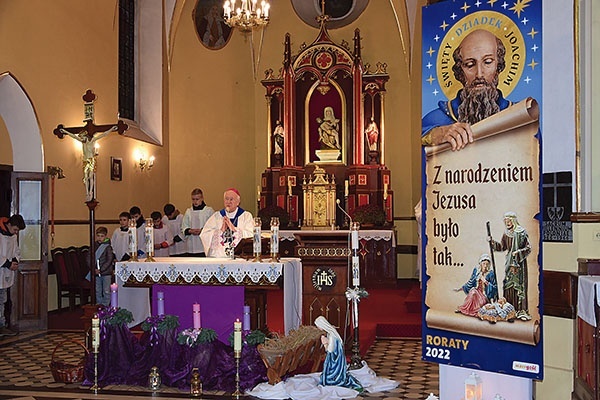 Biskup rozpoczął Adwent z wiernymi parafii Opieki Matki Bożej Bolesnej.