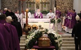 Msza pogrzebowa sprawowana była w kościele św. Michała Archanioła. 