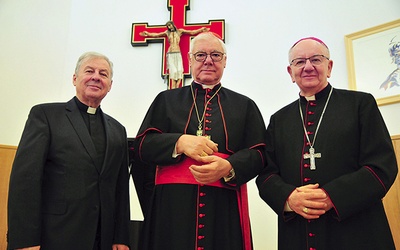 Ksiądz prof. K. Góźdź, kard. G. Müller, abp S. Budzik.