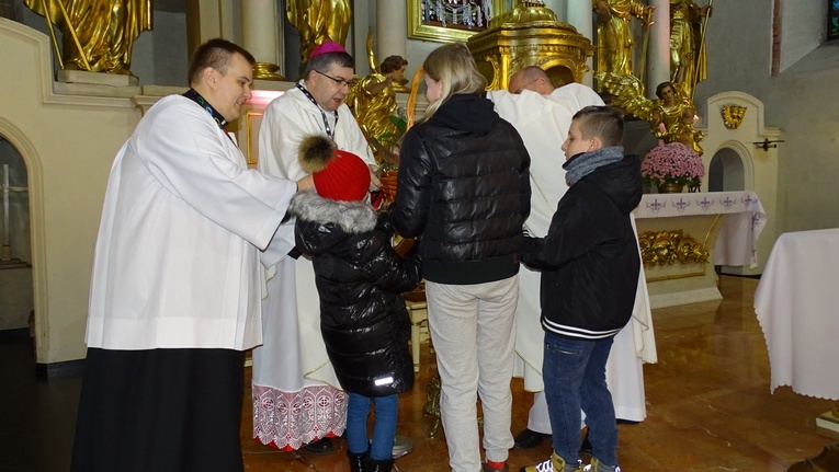 Biała Rawska. Roraty z biskupem