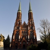 Jak wypowiadać imię biskupa/biskupów w Modlitwie Eucharystycznej?