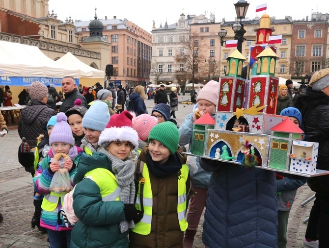 Prezentacja szopek krakowskich pod pomnikiem Mickiewicza 2022