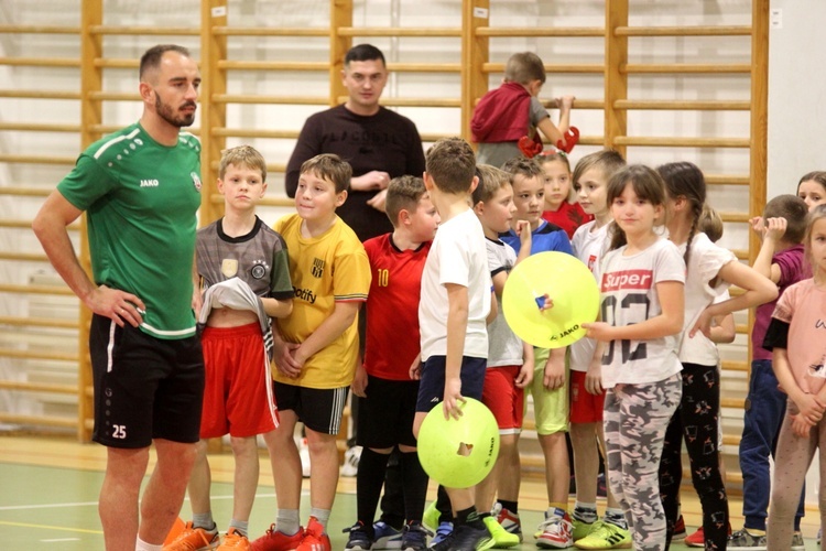 Sport, parafia i szkoła